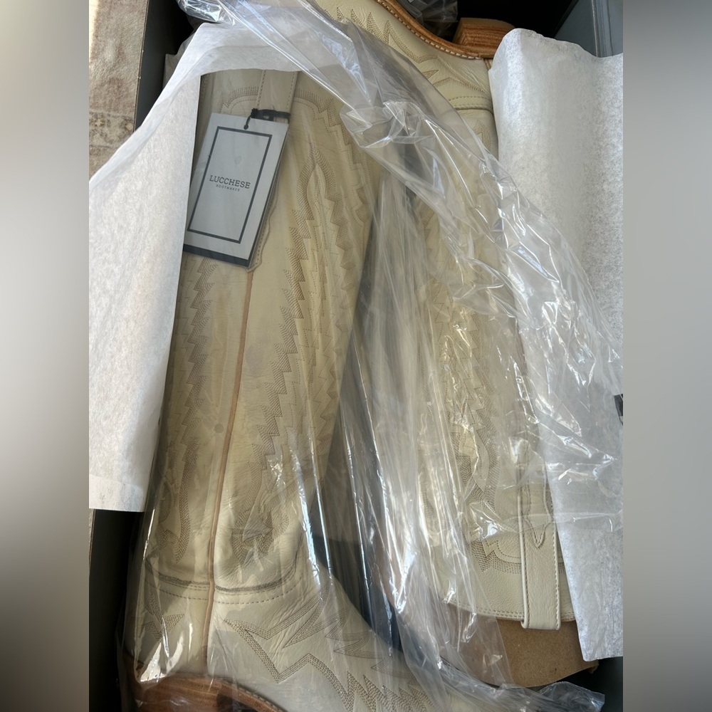 NWT - Lucchese Priscilla Cream - Picture 7 of 9